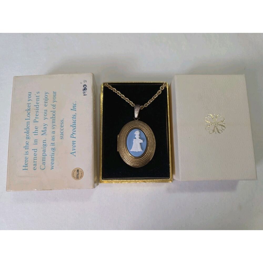 Vintage 1966 Avon Cameo Pendant Perfume Locket Cotillion Blue Gold Tone With Box